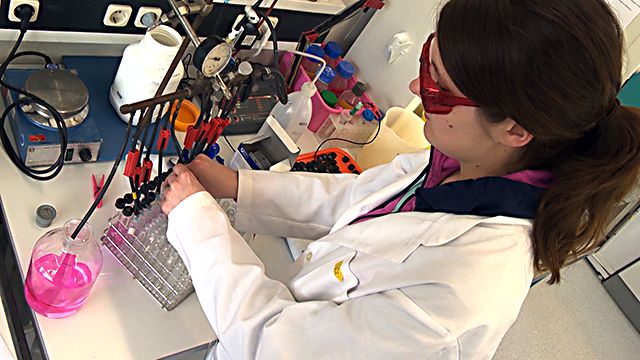 AMS-Videoportal - Überblicksfilm: Naturwissenschaften und Labor